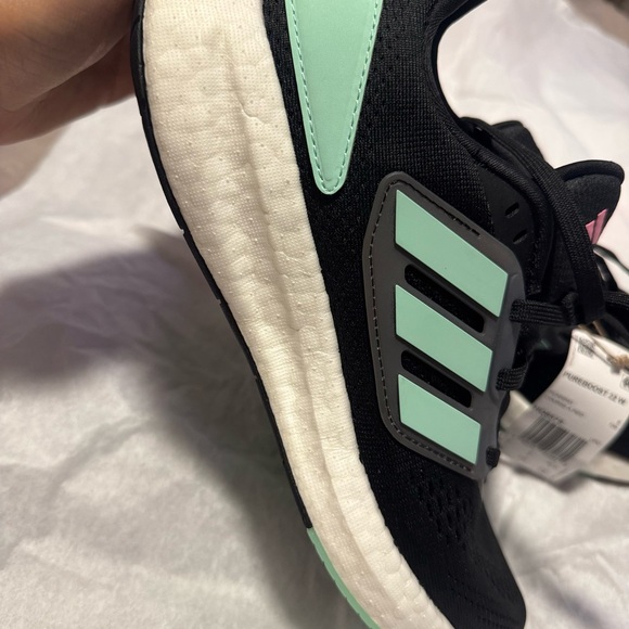 NWT Adidas Black and Green Athletic Shoes with Cushioned Sole - Picture 5 of 6